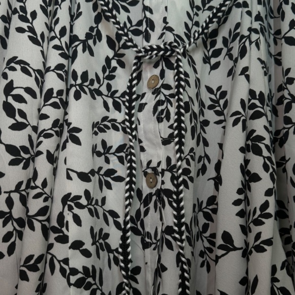 NWT - Floral Dress Black and White Indulge Ruffled Smocked Sundress XL With Belt - Picture 4 of 5